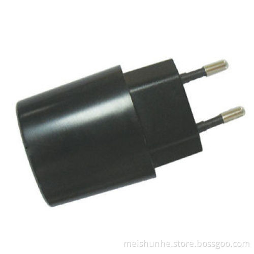 1USB Phone Charger with CE Certification and RoHS Directive-compliant